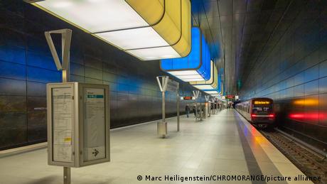 Sebuah stasiun kereta bawah tanah di Hamburg