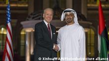 (160308) -- ABU DHABI, March 8, 2016 () -- Abu Dhabi's Crown Prince Sheikh Mohammed Bin Zayed Al-Nahyan (R) meets with U.S. Vice President Joe Biden in Abu Dhabi, the United Arab Emirates, March 7, 2016. (Xinhua/WAM)