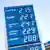 Табло с ценами на бензин на автозапрвочной станции Aral в Германии