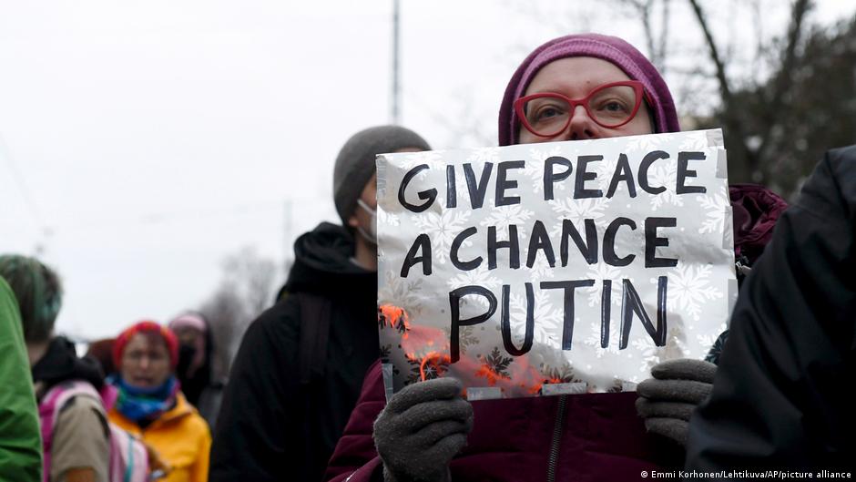 Ukraine 150 Public Radio Stations Play Give Peace A Chance Dw News Latest News And Breaking Stories Dw 04 03 22