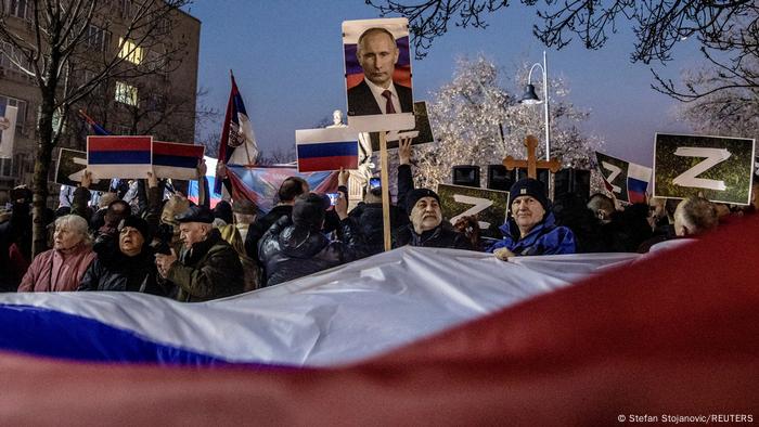 Serbien Pro-Russland-Demonstranten in Belgrad 