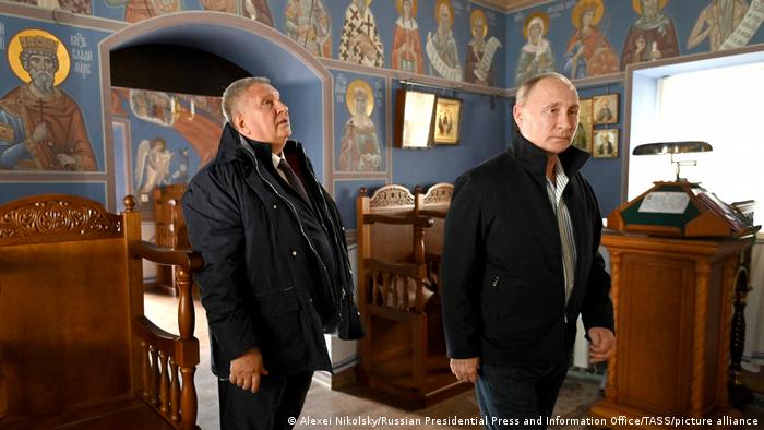 Vladimir Putin with Igor Sechin