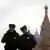 Russland Polizisten bewachen den Roten Platz in Moskau