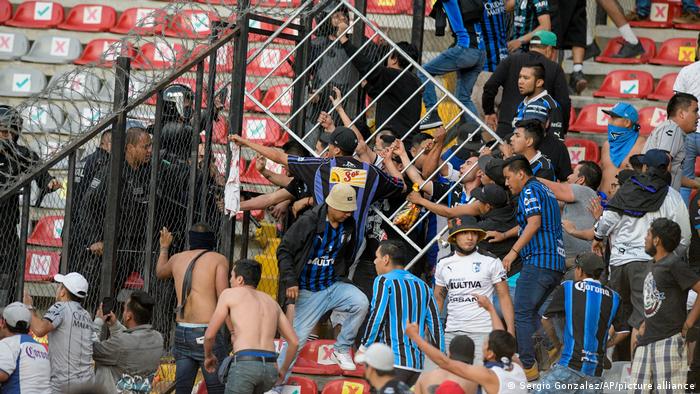 La fiesta del fútbol se convirtió en tragedia en el Estadio La Corregidora, en Querétaro, México.