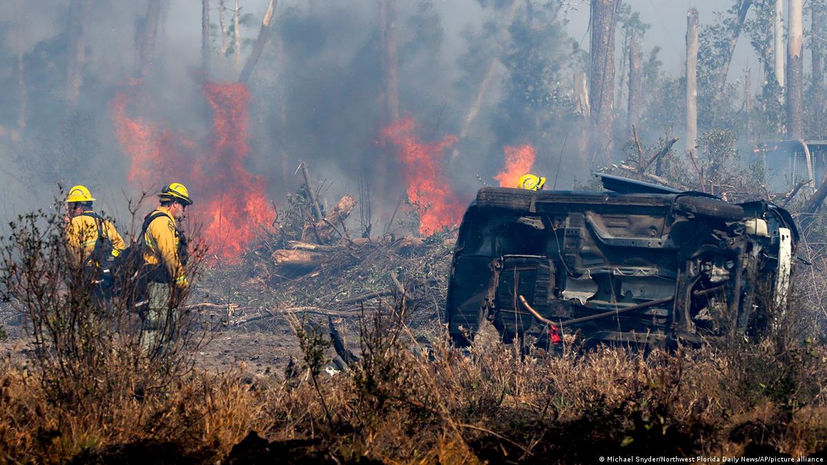 US: Wildfires force mass evacuations in Florida