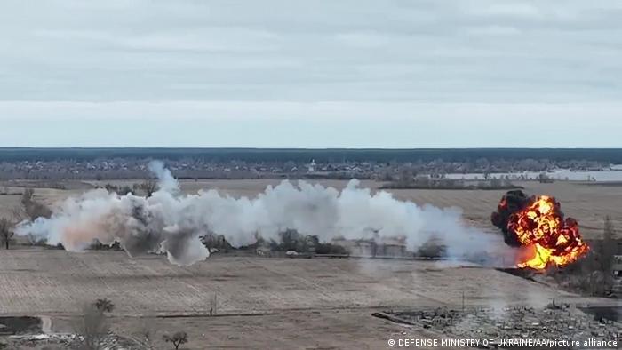 Вероятно, российский вертолет, сбитый над украинской территорией. Фото 5 марта 2022 года