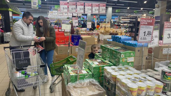 В магазините се изкупуват всички трайни хранителни продукти