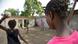 Des jeunes filles en train de jouer Des jeunes filles en train de jouer