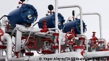 [DIESES FOTO WIRD VON DER RUSSISCHEN STAATSAGENTUR TASS ZUR VERFÜGUNG GESTELLT] REPUBLIC OF TATARSTAN, RUSSIA - FEBRUARY 28, 2022: Producing oil at the Novo-Yelkhovskoye field of the Yelkhovneft Oil and Gas Production Board, part of Tatneft Oil and Gas Company, in the Almetyevsk District. Yegor Aleyev/TASS