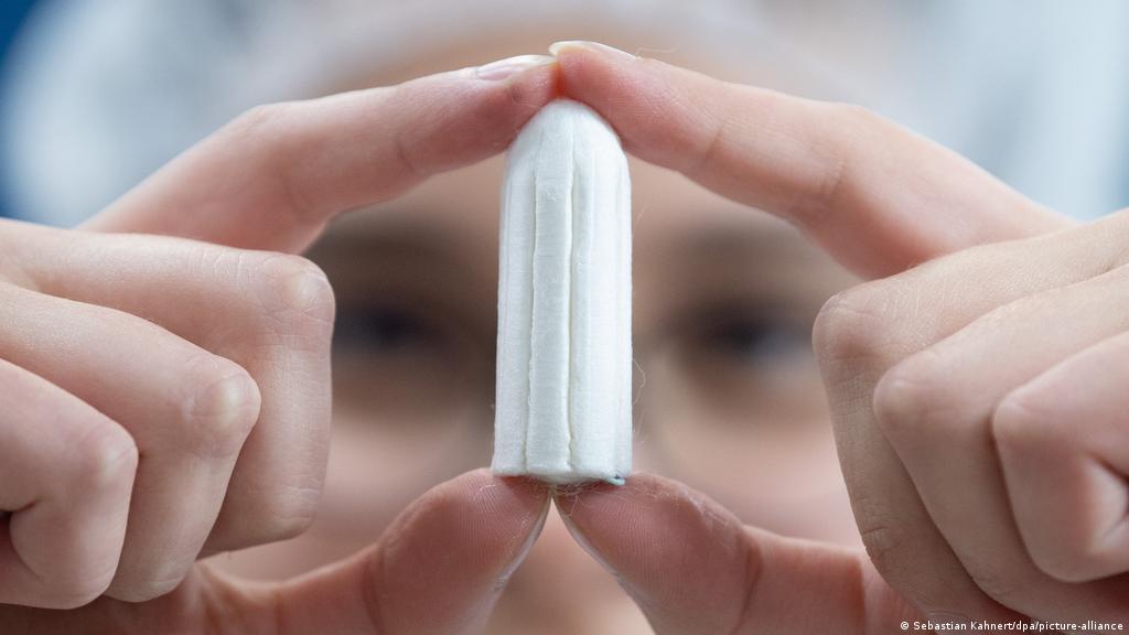 Pures Gift! Covid-Spritzen beeinträchtigten fast die Hälfte (42%) der Menstruationszyklen von Frauen (aktualisiert)