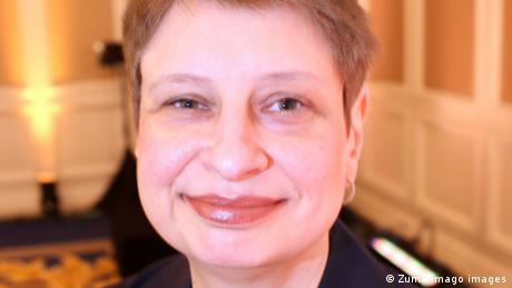 Параноичен далеч от реалността в съвсем друга вселена така