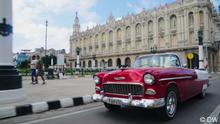 Carburo, el taxista ingeniero de La Habana