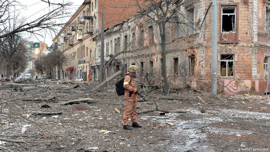 Ukraine war: Kharkiv art museum scrambles to save art collection 