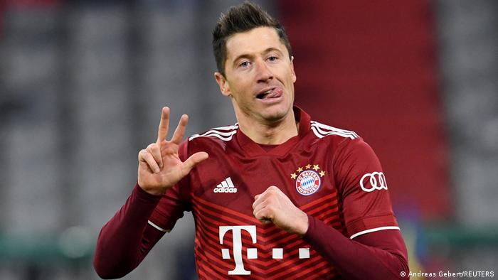 Robert Lewandowski continues to set standard amid Bayern Munich speculation  | Sports | German football and major international sports news | DW |  08.03.2022