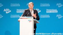 Björn Höcke von der AfD spricht in der Dresdener Messehalle beim Bundesparteitag der AfD zu den Delegierten. Ein Thema ist der Beschluss des Wahlprogramms für die Bundestagswahl.