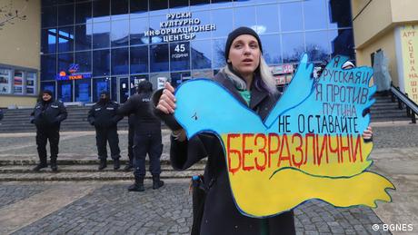Всеки ден тя излиза на протест срещу войната в Украйна