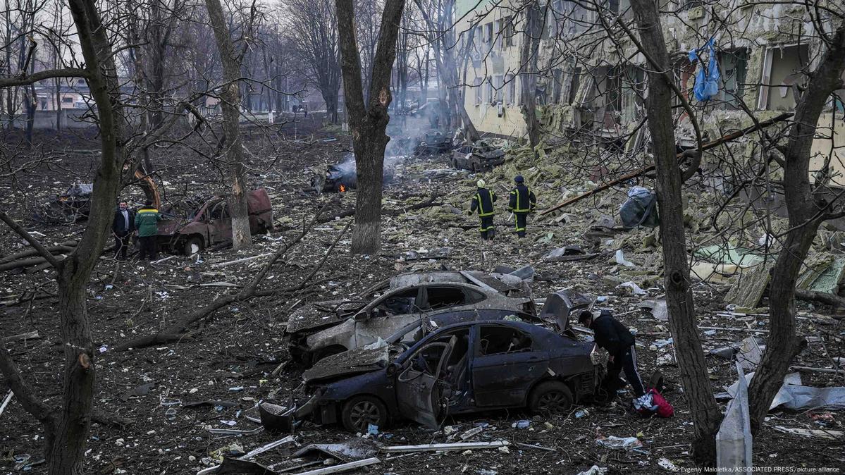 В Мариуполе в результате авианалета уничтожен роддом – DW – 09.03.2022