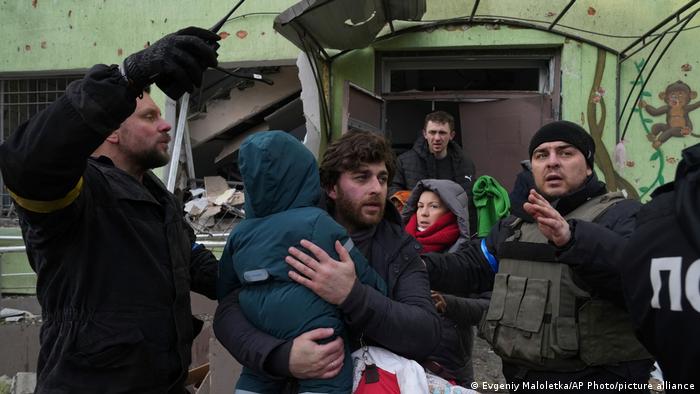 DW premia jornalistas que documentaram horrores de Mariupol