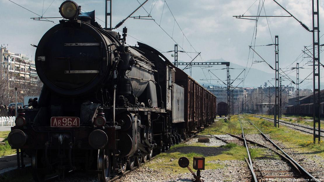 To τρένο αυτό μετέφερε Εβραίους από τη Θεσσαλονίκη στα ναζιστικά στρατόπεδα εξόντωσης To τρένο αυτό μετέφερε Εβραίους από τη Θεσσαλονίκη στα ναζιστικά στρατόπεδα εξόντωσης