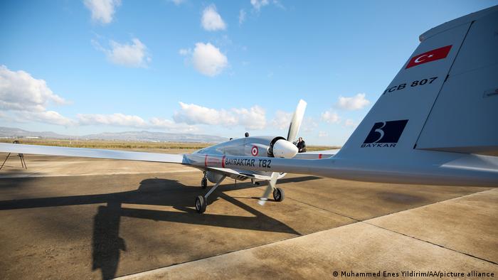 Dron Bayraktar TB2 estacionado en el Mando de la Base Aérea Naval en el distrito turco del Egeo de Dalaman.