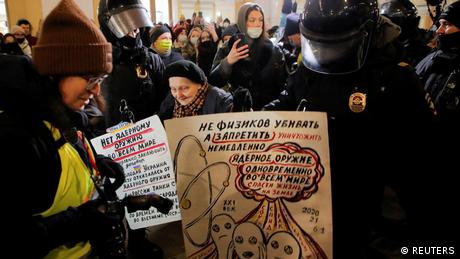 Bildergalerie Ukraine-Krieg, Momentaufnahmen zwei Wochen | Russland, Protest | Yelena Osipova, Verhaftung