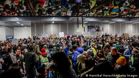 Przepełniony Dworzec Główny w Berlinie