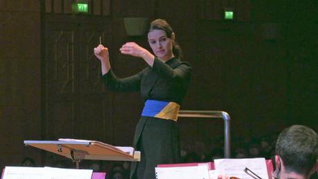Bologna - conductor Oksana Lyniv with Ukrainian colours at her belt