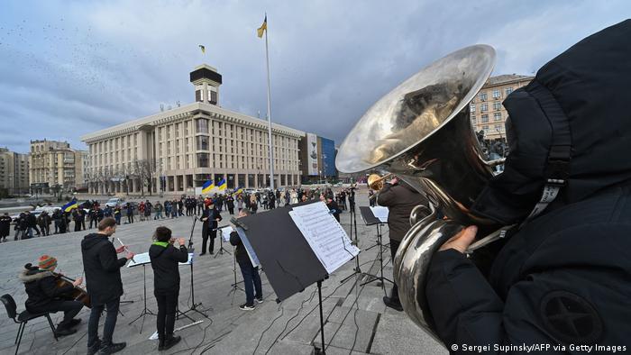 Solidarity concerts for Ukraine | Music | DW | 12.03.2022