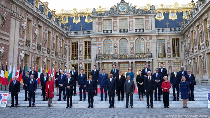 Foto grupal de los líderes europeos para demostrar unidad, ante el Palacio de Versalles.
