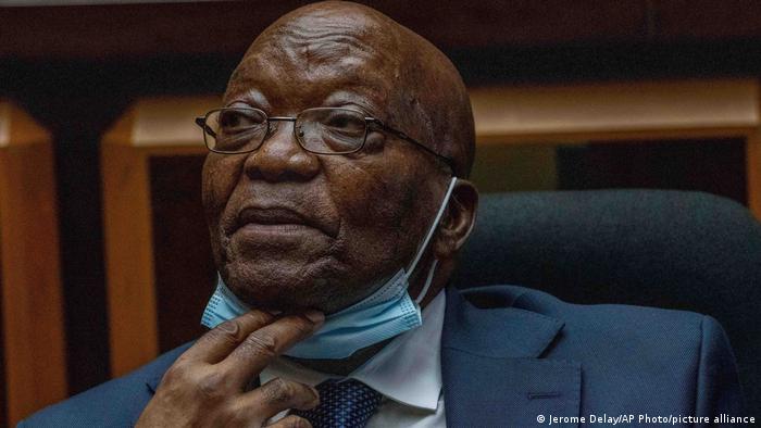 Jacob Zuma enfrenta 18 acusações 