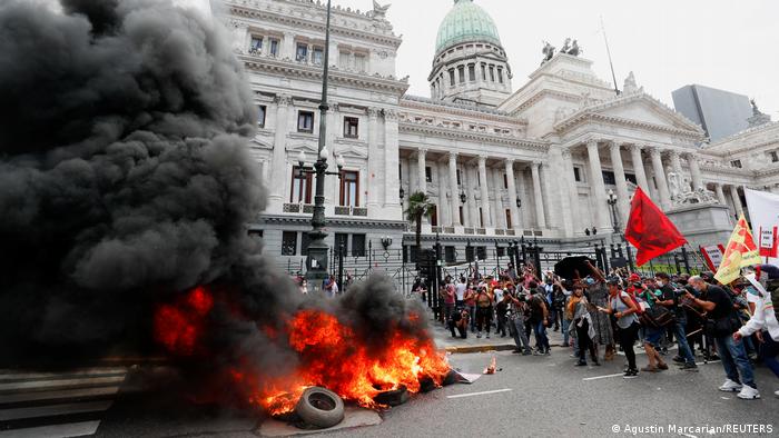 Burning tires in front of National Congress