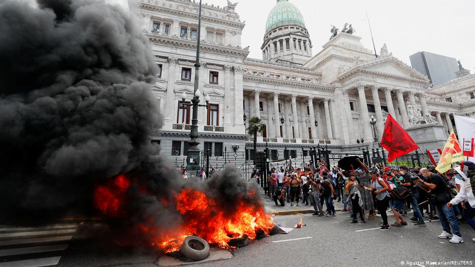 Argentina: disturbios en protestas contra el acuerdo con FMI – DW – 11/03/2022