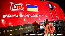 Залізничний міст до України: як залізничники Німеччини доставляють гумдопомогу українцям