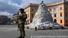 A Ukrainian soldier stands guard next to a monument of the city founder Duke de Richelieu, covered with sand bags for protection, amid Russia's invasion of Ukraine, in Odessa, Ukraine, March 10, 2022. REUTERS/Alexandros Avramidis