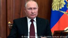 Russian President Vladimir Putin addresses the nation in the Kremlin in Moscow, Russia, Monday, Feb. 21, 2022. Russia's Putin has recognized the independence of separatist regions in eastern Ukraine, raising tensions with West. (Alexei Nikolsky, Sputnik, Kremlin Pool Photo via AP)
***Achtung, dieses Bild stammt von der staatlichen russischen Bildagentur SPUTNIK***