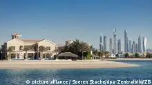 20.11.2017, Dubai: Wohnhäuser auf einem der Arme der künstlichen Insel The Palm Jumeirah. Foto: Soeren Stache/dpa-Zentralbild/ZB