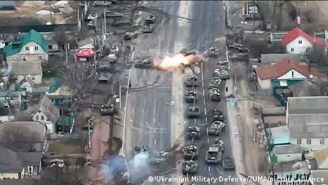 Captura de un ataque a una columna de tanques rusos en Browary, cerca de Kiev.