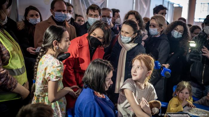 Annalena Baerbock surrounded by children during a visit to Moldova