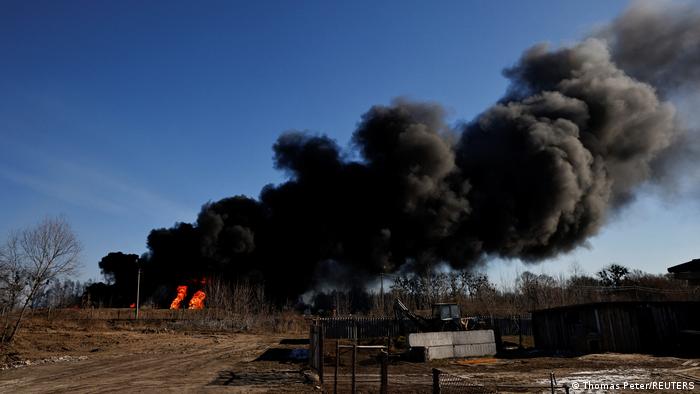 پایگاه هوایی واسیلکیو اوکراین در روز شنبه ۱۲ مارس؛ به گفته مردم محلی مخازن سوخت شهر در پی حمله نیروهای ارتش روسیه توسط پنج موشک مورد اصابت قرار گرفته است. 