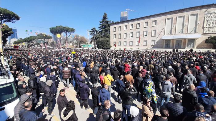 Протест в Тирана срещу растящите цени