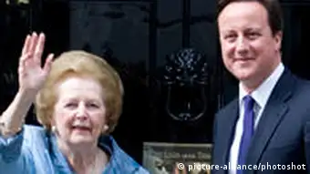 David Cameron und Margaret Thatcher in der Downing Street