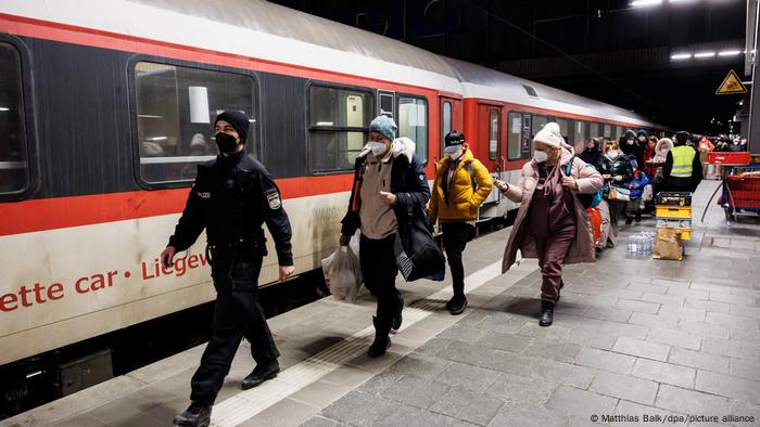 Deutschland | Ankunft von Ukraine Flüchtlingen in München