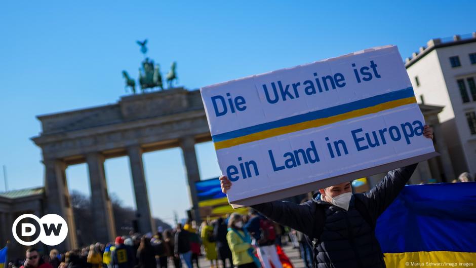 У Німеччині пройшли мітинги проти війни РФ в Україні Dw 13032022 6734