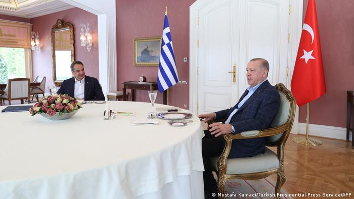 Turkey and Greece talk Ukraine, pledge to improve ties | News | DW |  13.03.2022