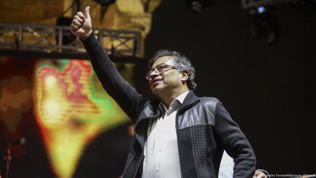 Gustavo Petro sigue encabezando las encuestas en Colombia | Colombia en DW | DW | 20.03.2022