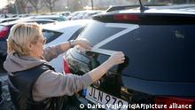 在德国 一男子因在车上贴“Z”字符号被罚4000欧元