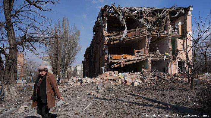 Разрушения в Мариуполе после российских обстрелов