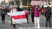 18.10.2020
MINSK, BELARUS - OCTOBER 18, 2020: Opposition supporters with red and white flags take part in an unauthorised march in Partizansky Prospekt Street. The message on the sign reads: University students are heroes of Belarus . Since the official results of the 2020 Belarusian presidential election results were announced on 9 August, mass protests by opposition activists and supporters have been taking place in cities across Belarus. Natalia Fedosenko/TASS PUBLICATIONxINxGERxAUTxONLY TS0EB4D6