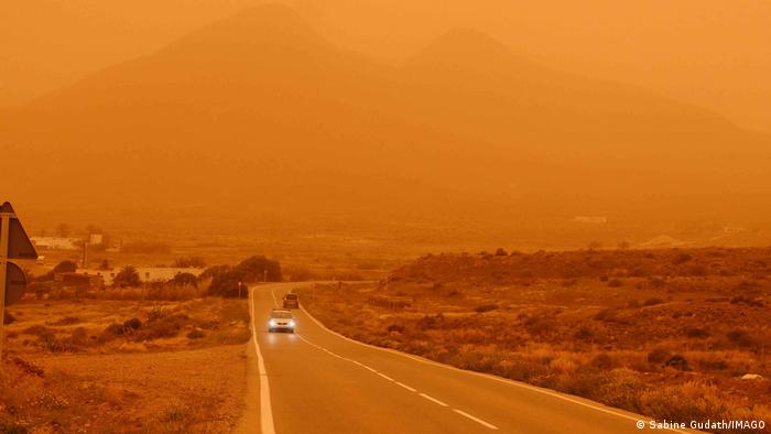 Nube de polvo del Sahara cubre de naranja una parte de España | Europa al día | DW | 15.03.2022