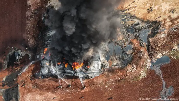 Syrien Aleppo | Brand nach Angriff auf Tanklager 